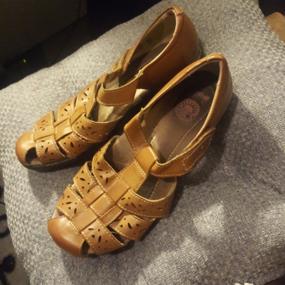 Sandals - Picture 2 of 3